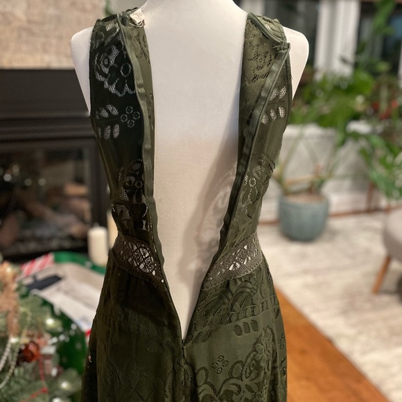 Rebellion Lace Dress - Picture 9 of 11